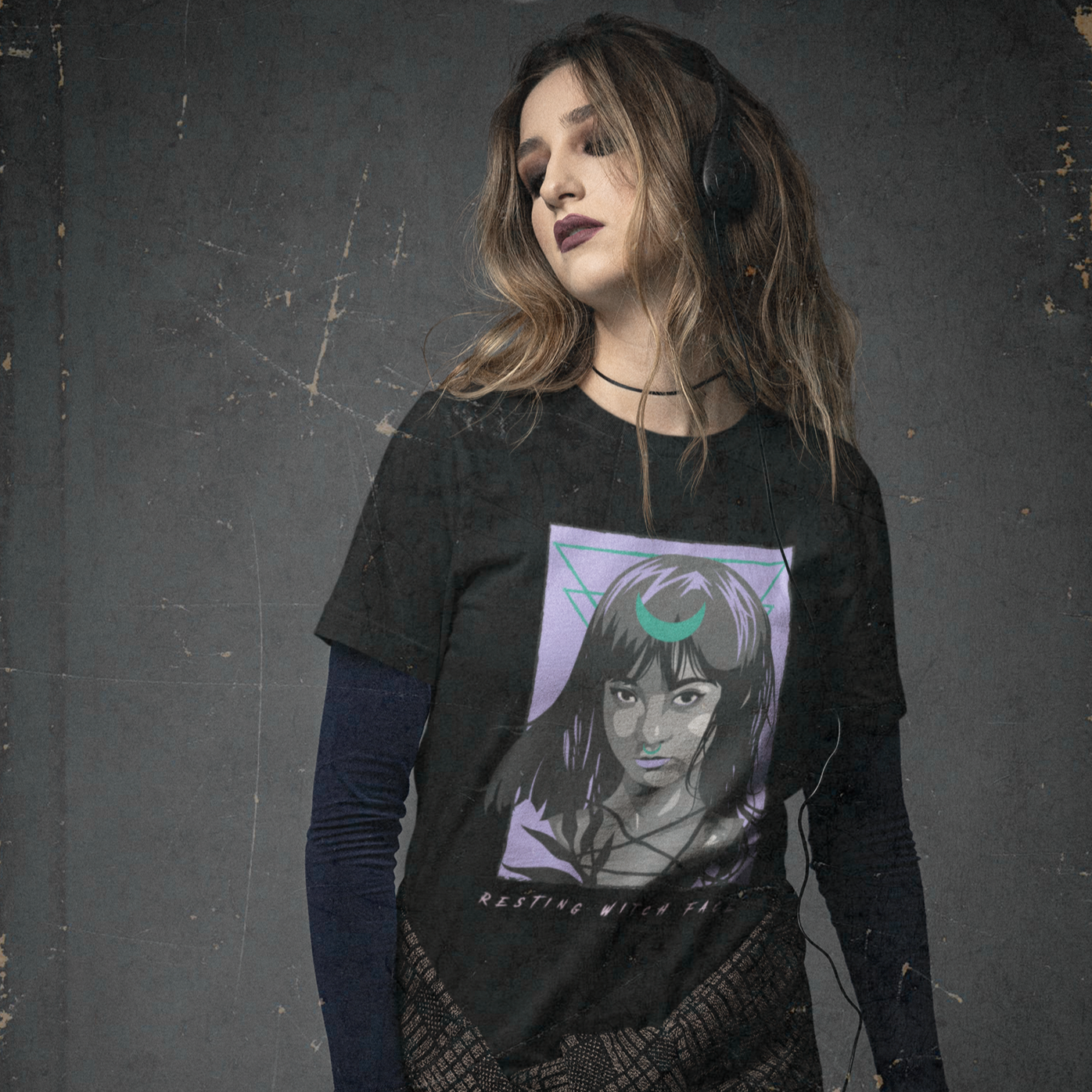 Camiseta com cara de bruxa descansando | Camiseta unissex de bruxa para ocultistas