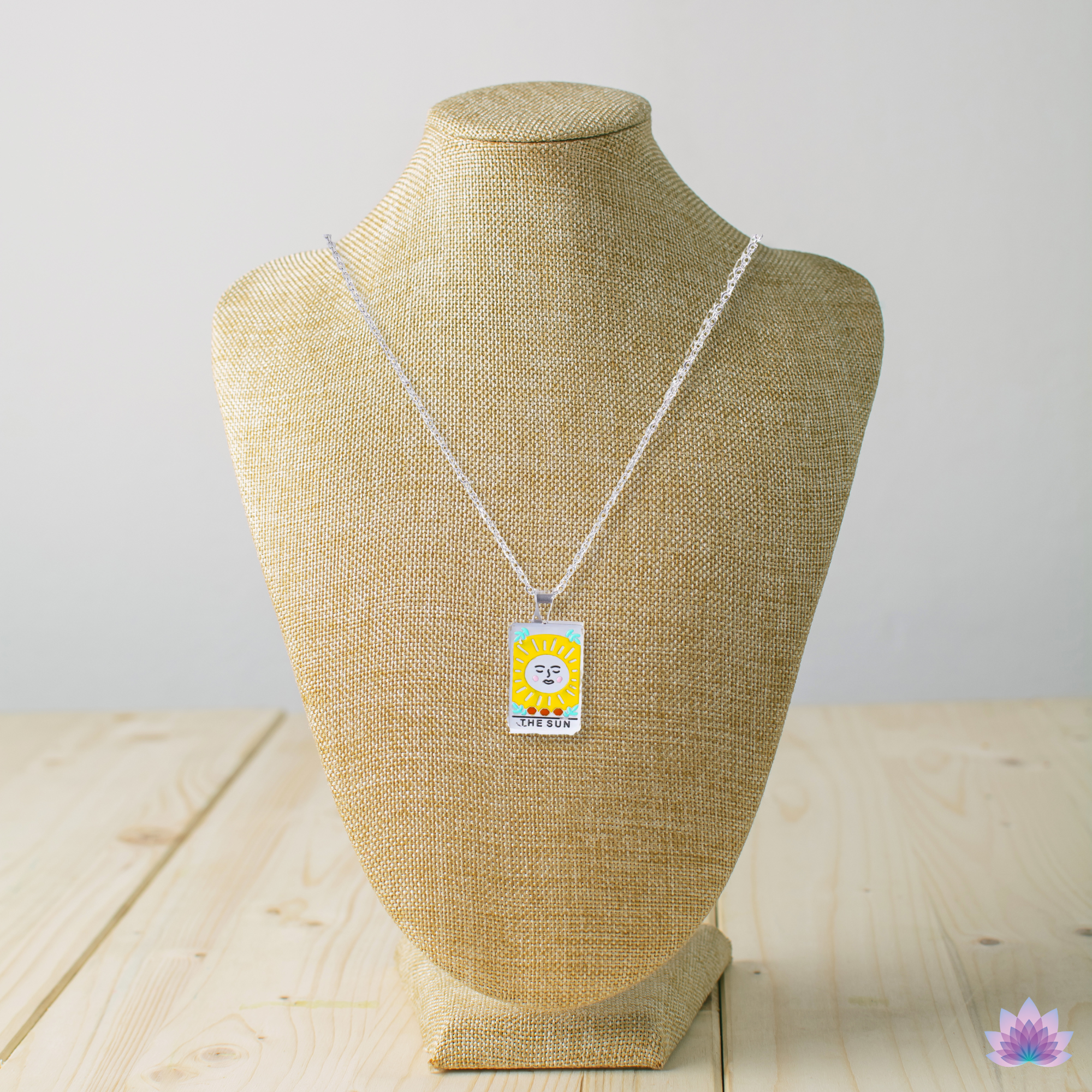 Tarot Card Necklace Of The World, Lovers, Star, Fortune & Moon Cards In Silver Or Gold Plated Stainless Steel • Dainty Chain Witchy Pendant • Apollo Tarot Online Shop